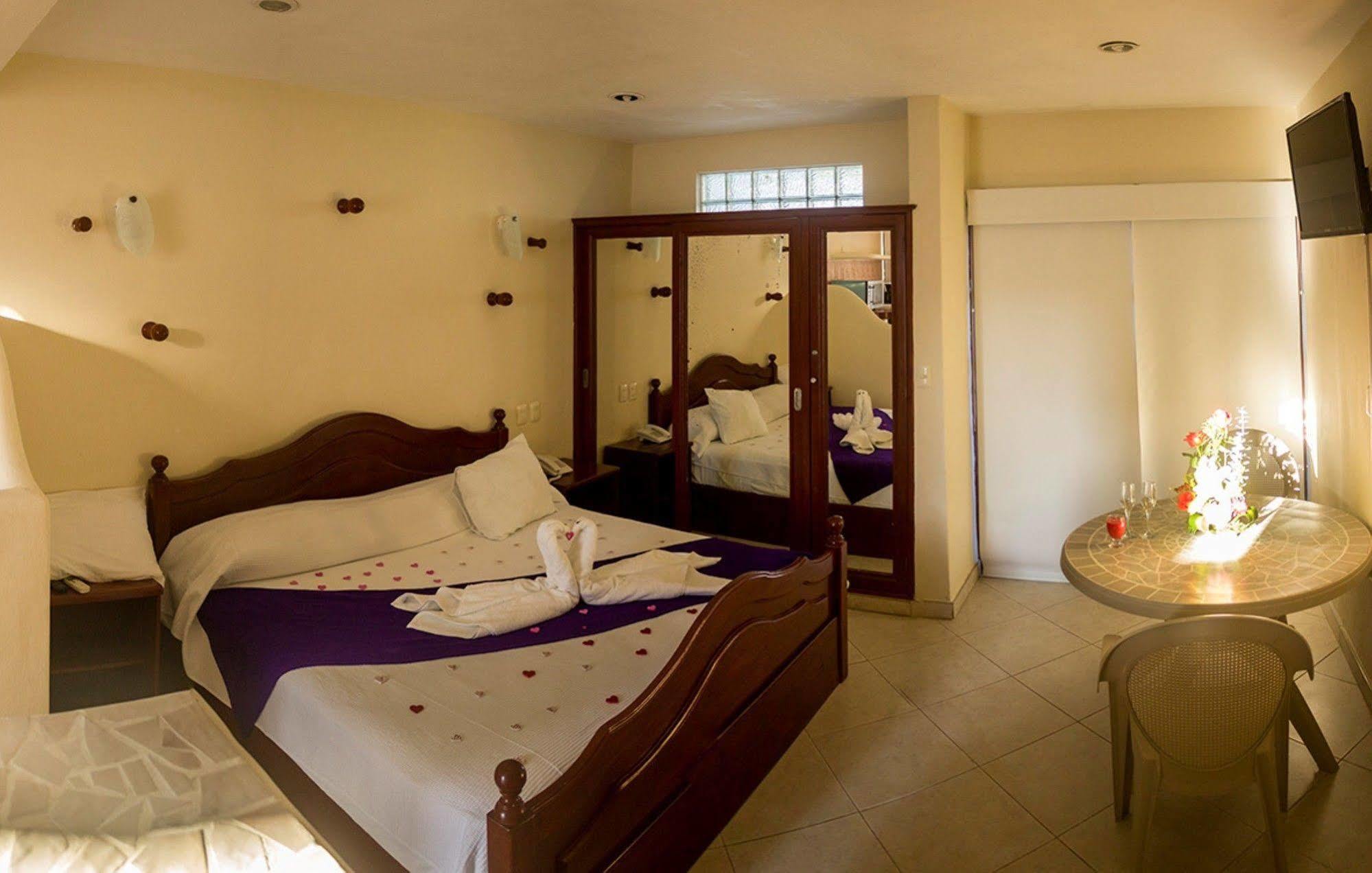 Villas Coco Resort - All Suites (Adults Only) Isla Mujeres Exterior photo
